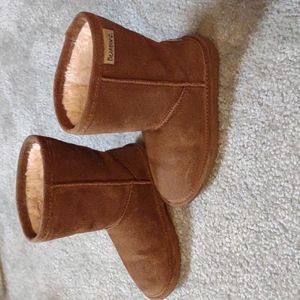 Girls. Bearpaw boots. Size 11. New No Box